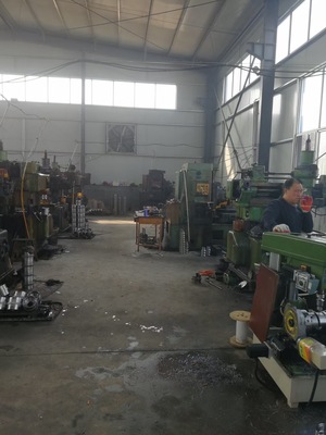 数控车床工2名,滚齿插齿工2名