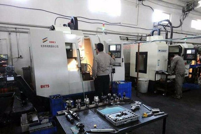 现在在上技校学数控专业,听人说又脏又累工资还低还要继续吗?